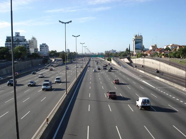 رانندگی در بین خطوط