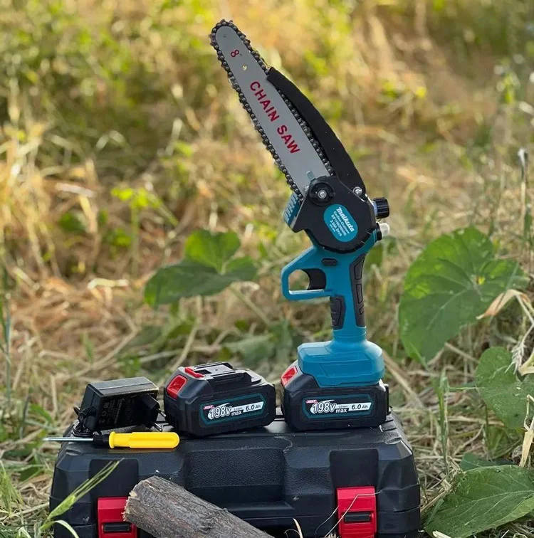 استفاده از اره شارژی برای هرس