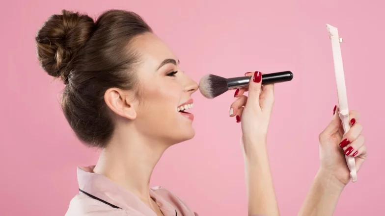 چرا زنان آرایش می کنند؟